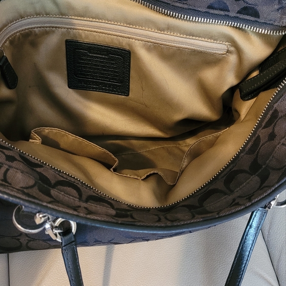 Coach  Black Madison signature tote shoulder bag with silver finishing. - Picture 5 of 7